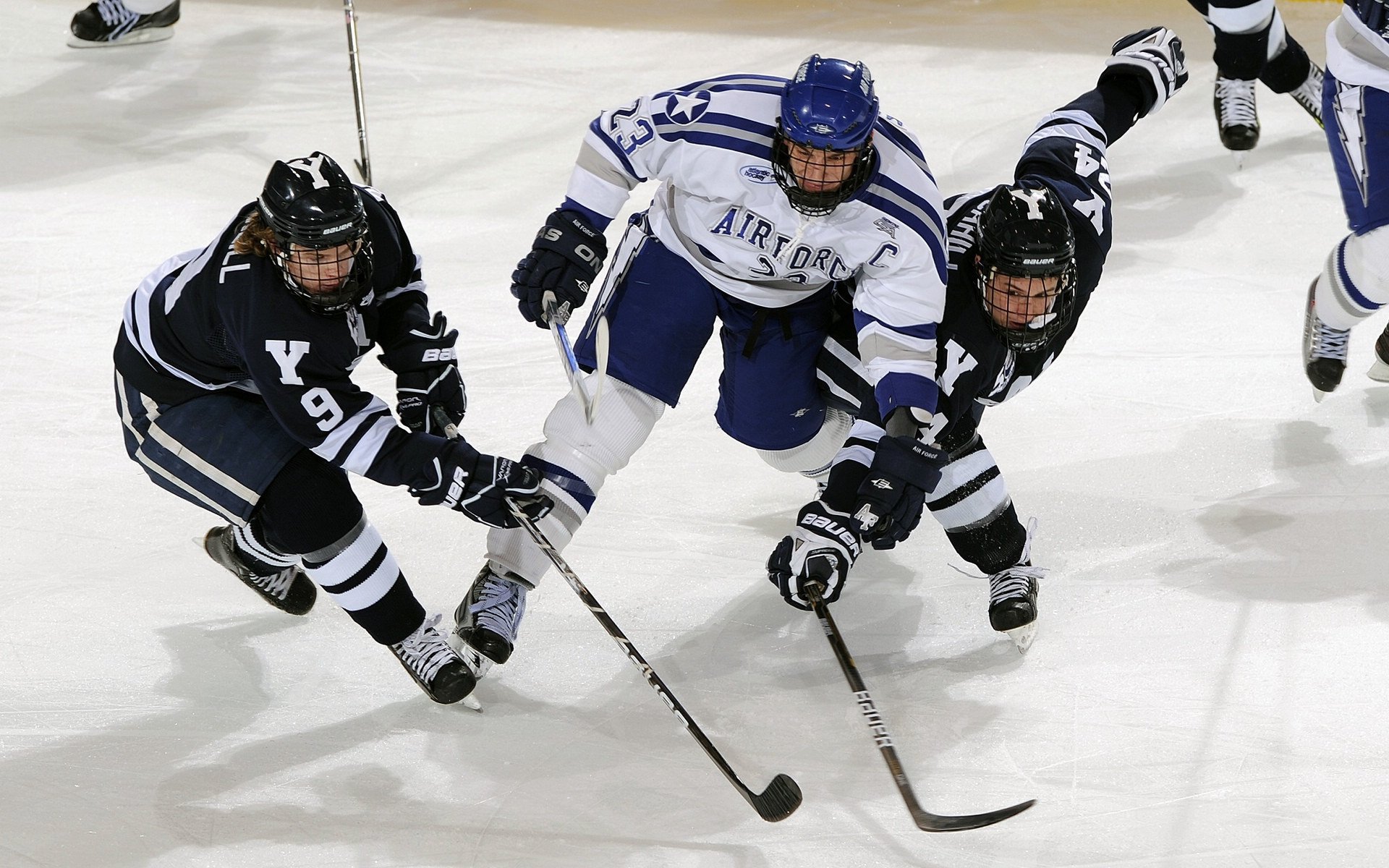 爱游戏智能平台-伦敦马拉松纪录刷新，跑者创造历史，伦敦马拉松2021视频